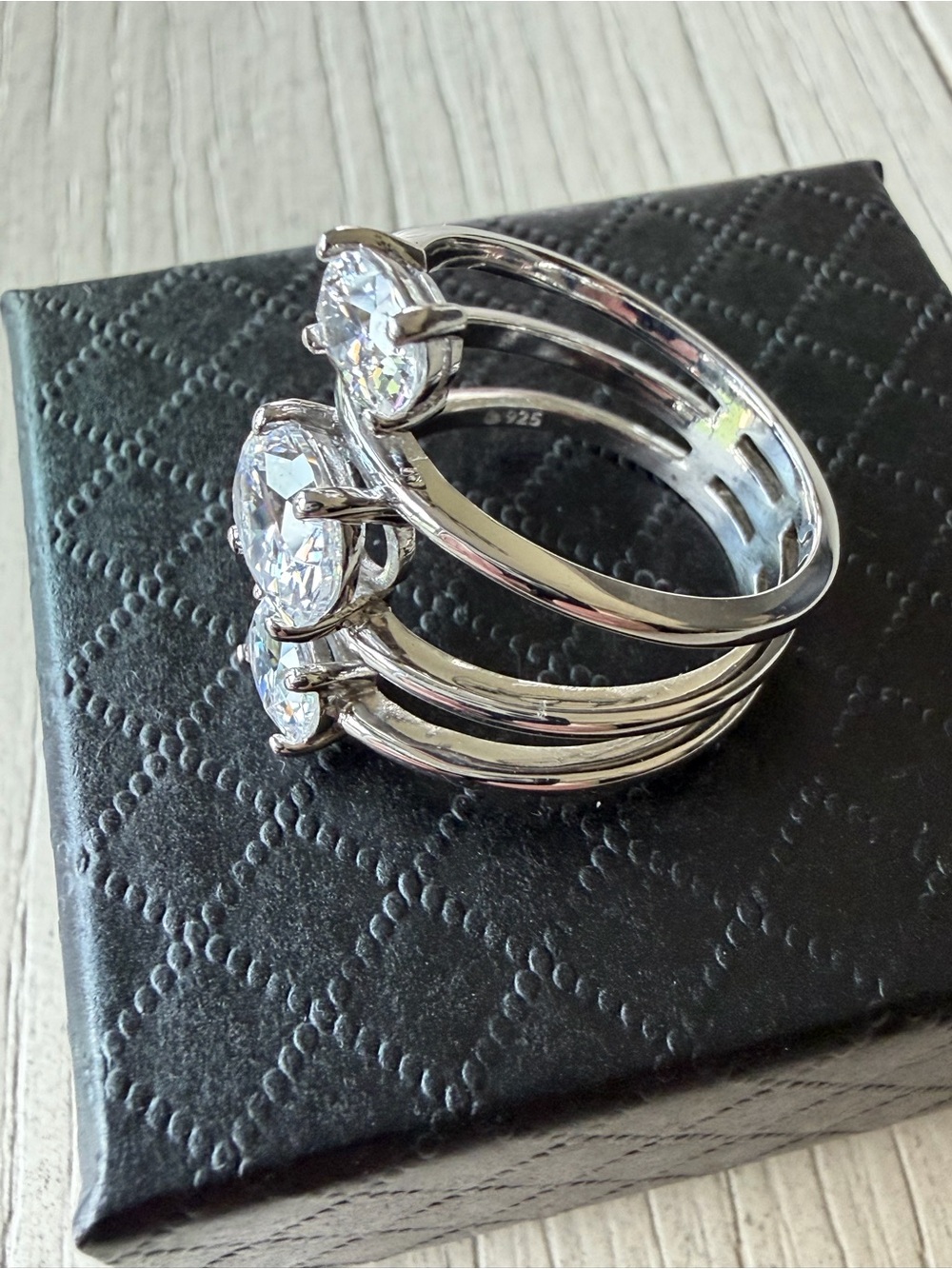 3 stone ring - Picture 5 of 9